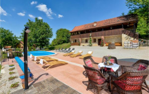 Stunning home in Novi Marof with WiFi, 3 Bedrooms and Jacuzzi